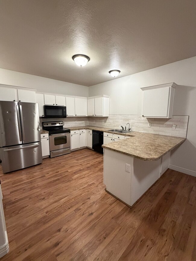 Photo - 565 Pioneer Rd