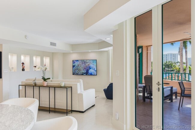 Photo - 100 SE 5th Ave Unit 305