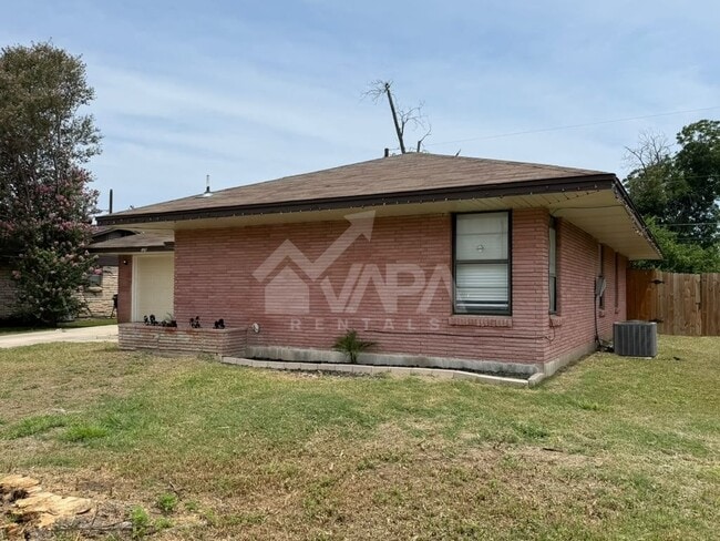 Photo - 4907 Stoneleigh Dr