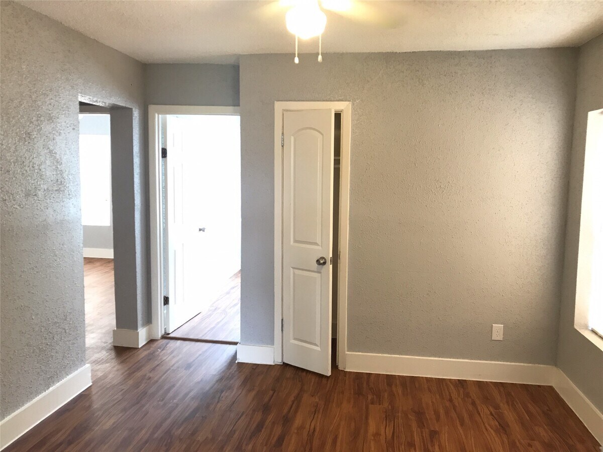 Photo - 2711 Avenue K