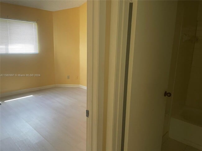 Photo - 3401 NW 44th St Unidad 201