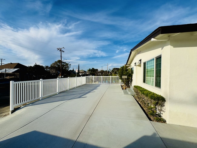 Photo - 20606 Raymond Ave