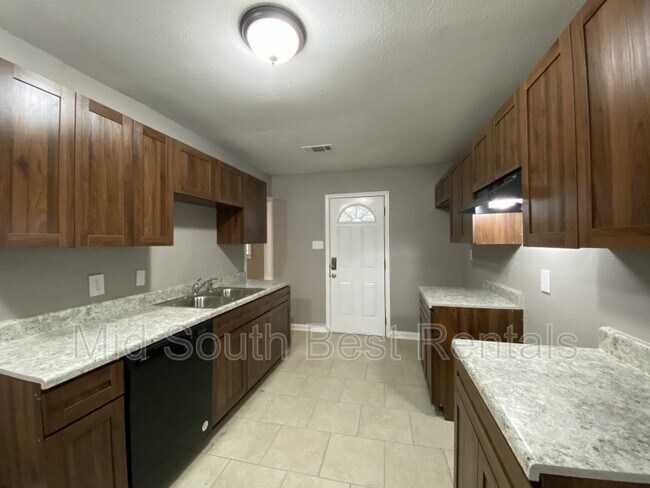 Photo - 3076 Beauchamp Dr