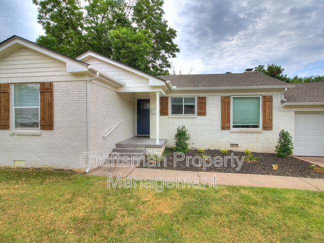 Photo - 1414 Oxford Way