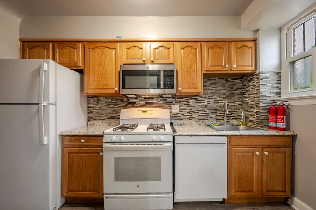 Photo - 4724 Blaine St NE