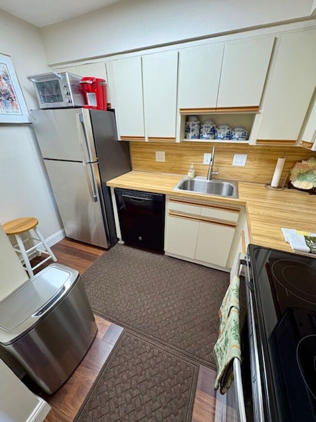 Photo - Historic Downtown Fully Furnished 2 Bedroom Condo