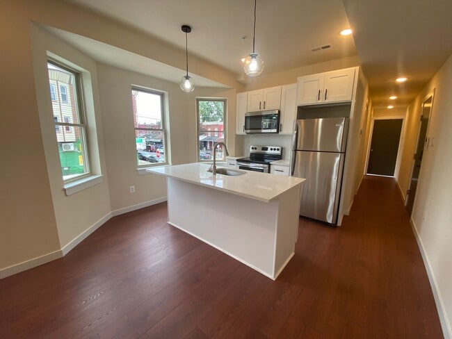 Building Photo - 5501 Master St Unit 2