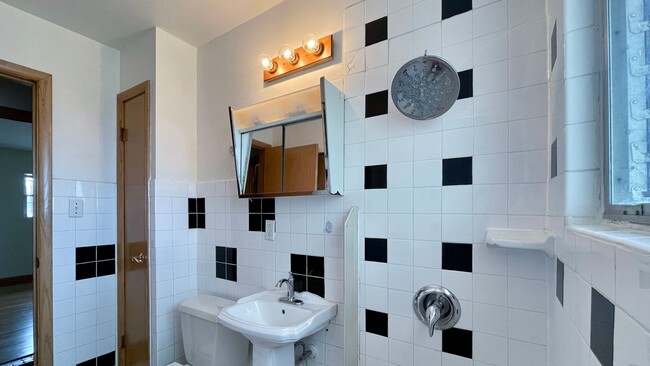 Photo - 3952 S 43rd St Unit UPPER