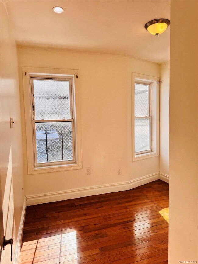 Photo - 3259 Decatur Ave Unidad 1