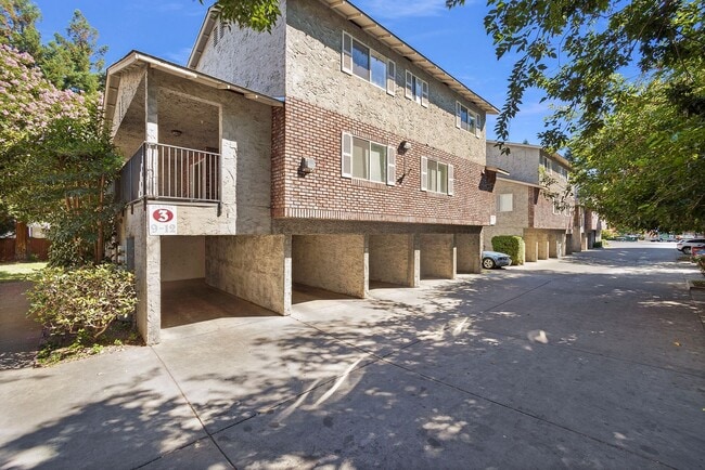 Building Photo - The Four Seasons