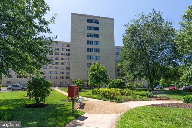 Building Photo - 6631 Wakefield Dr Unit 804 Rental