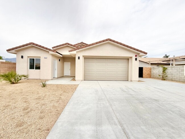 Building Photo - AVAILABLE NOW!! Beautiful 4 Bedroom 3 Bathroom Home in Cathedral City
