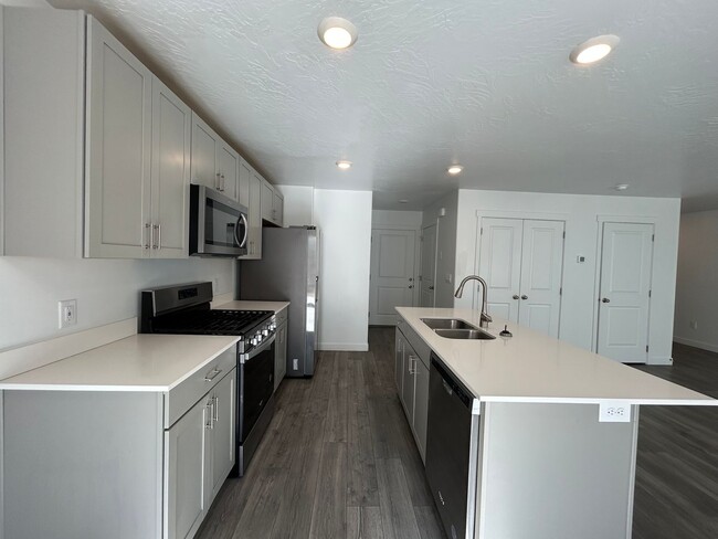 Photo - 317 W 2050 N