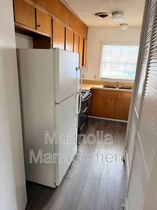 Photo - 1932 Oxford Rd Unit Apt E