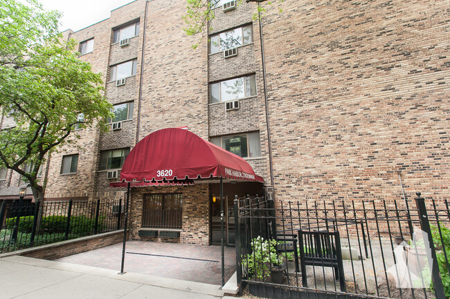 Photo - 3620 N Pine Grove Ave Condo Unit 302