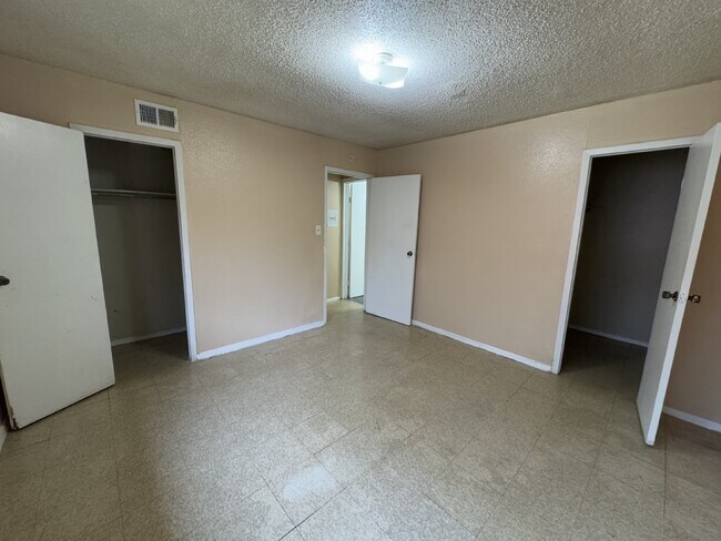 Photo - Fourplex two bedroom unit is ready to move in in Castle Hill Unidad 2