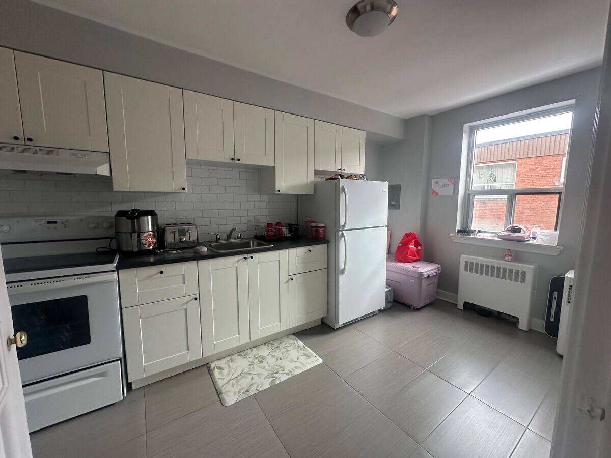Photo - 1 Bedroom Apartment located along The Kingsway Unit #