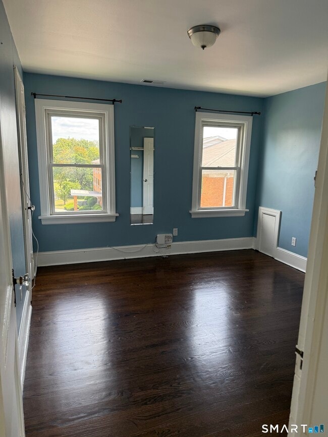Photo - 953 Longbrook Ave