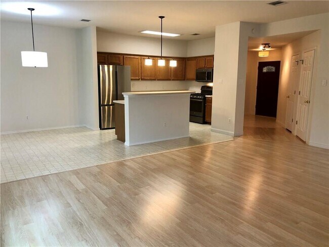 Photo - 1515 Lochaline Loop