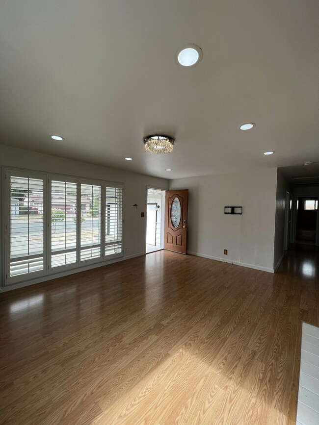 Photo - 40458 Landon Ave