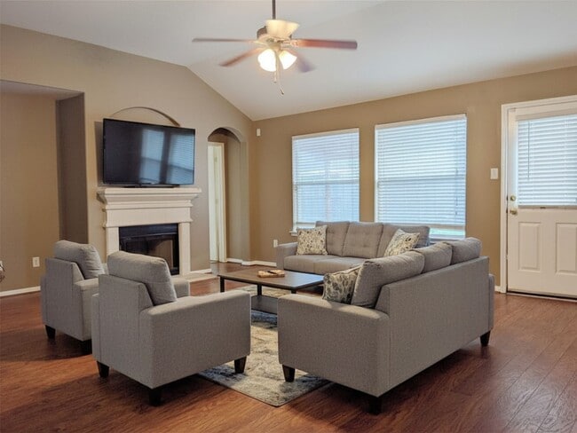 Building Photo - 3018 Rancher Hollow Ct