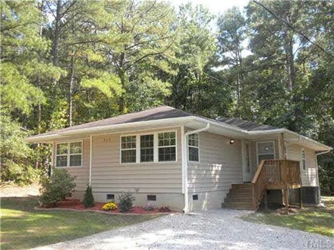 Building Photo - Spacious 4 Bed Close to Everything in Durham!