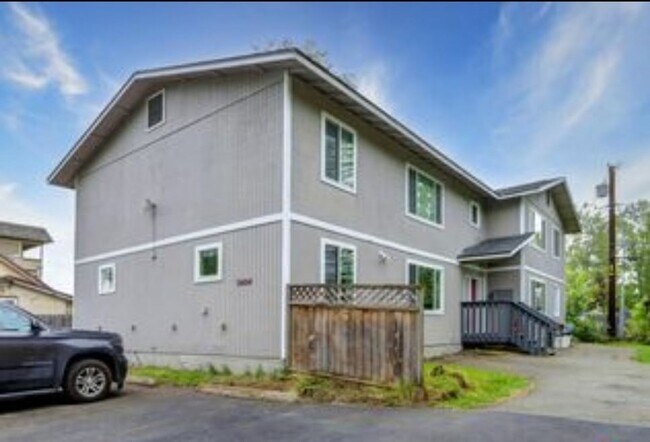 3404 Thompson Ave Unit C