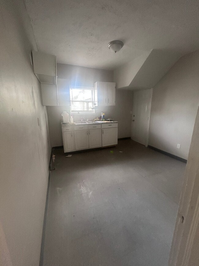 Photo - 2163 E 84th St Unidad 2