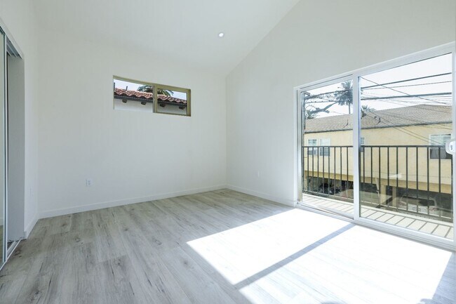 Photo - 1130 W 39th St