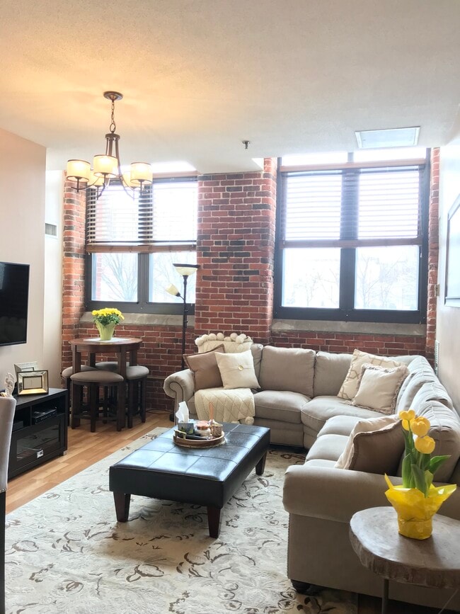 Building Photo - 150 Orleans St Unit 102 Rental