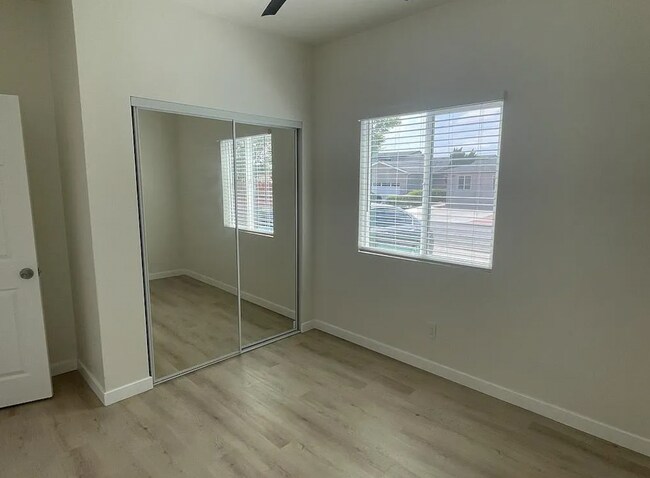 5503-5507 1/2 Mary Lane Dr