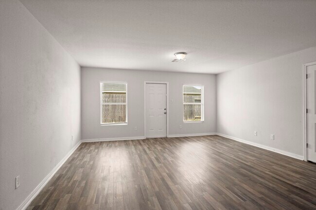 Photo - 15555 Taylorcrest Dr