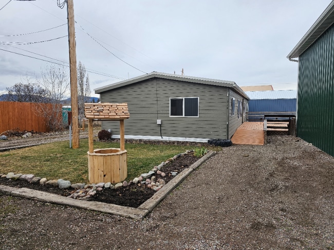 Photo - 914 5th St E