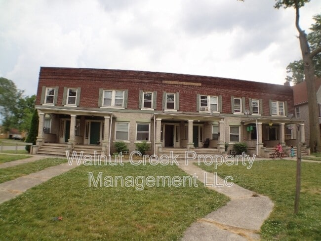 Building Photo - 2105 E 31st St Unit 2101 1/2