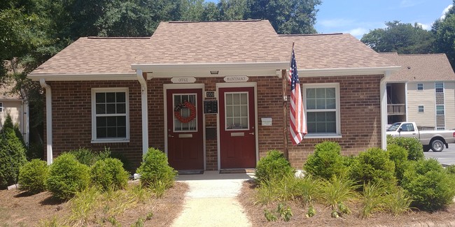 Oakwood Manor Apartments - Oakwood Manor Apartments