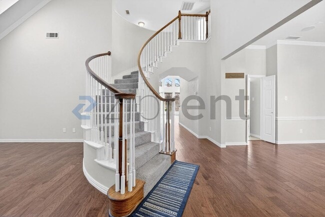 Photo - 909 Parker Dr