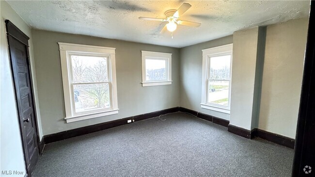 Building Photo - 770 E 91st St Unit Left Rental