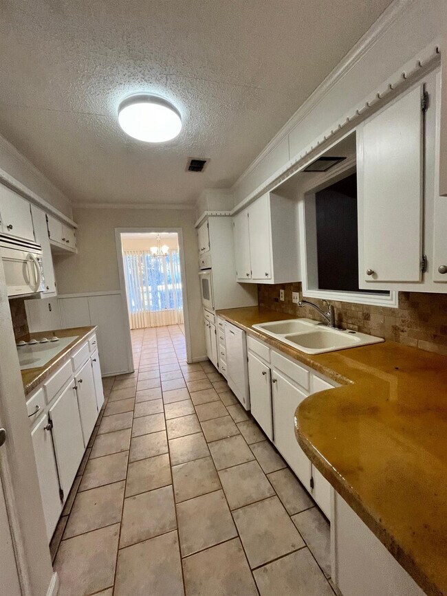 Photo - 6305 Raleigh Ave