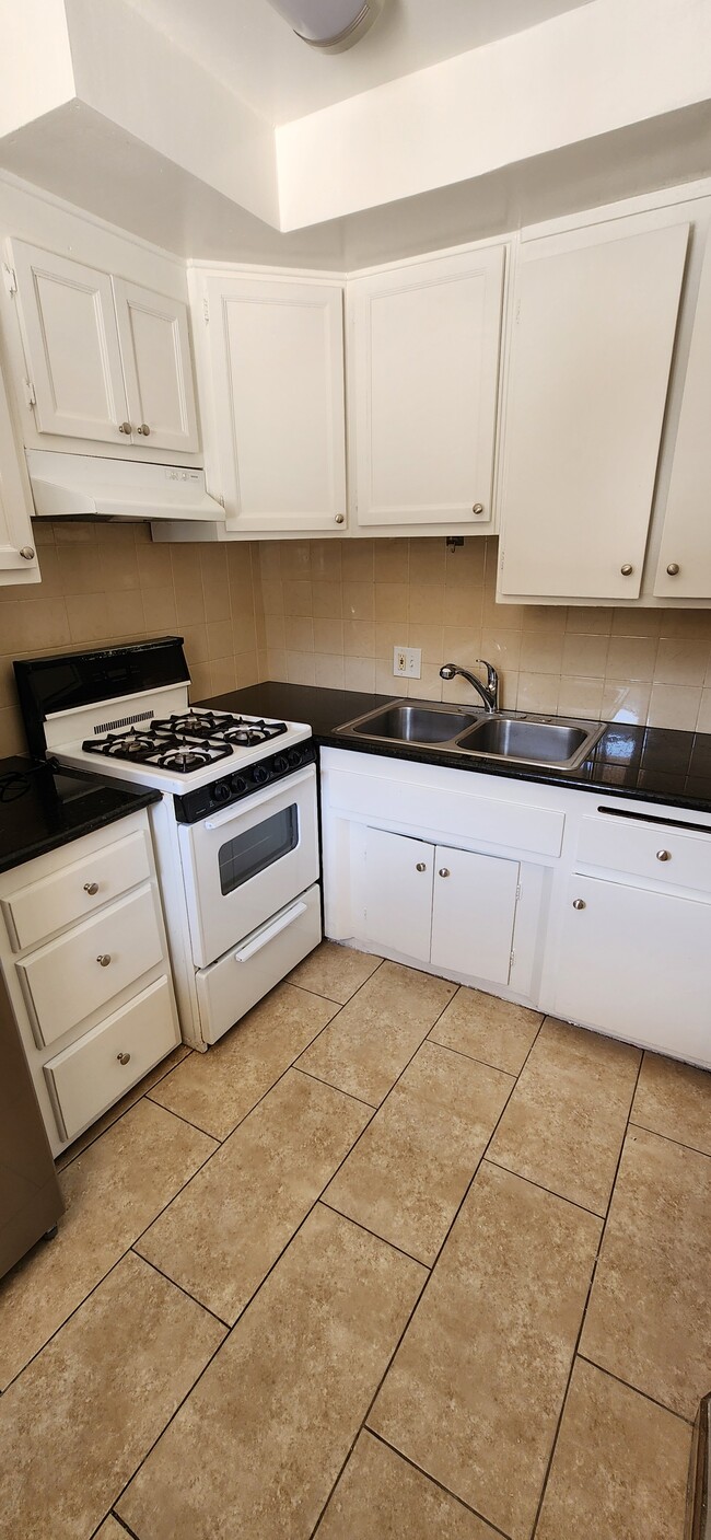 Photo - Islander Apartments