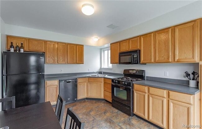 Building Photo - 163 Cherry Ave Rental