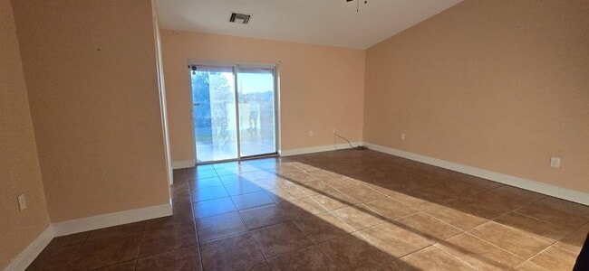 Photo - 410 Piper Ave