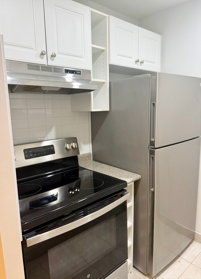 Photo - RENOVATED Bachelor with 1 Bath in PRIME ETOBICOKE - Royal York Gardens Unité BACH