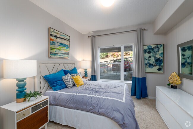 2BR, 2BA - 1,028SF
