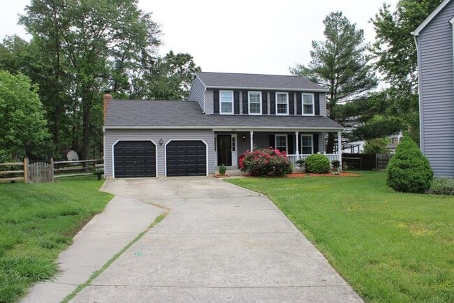 Charming 3-Bedroom, 2.5 Bath SFH with Fron... - Charming 3-Bedroom, 2.5 Bath SFH with Fron... House