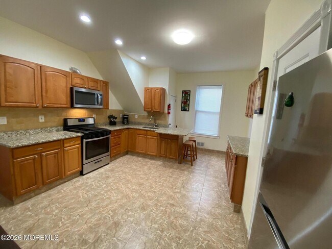 95 Cooper Ave Unit `1
