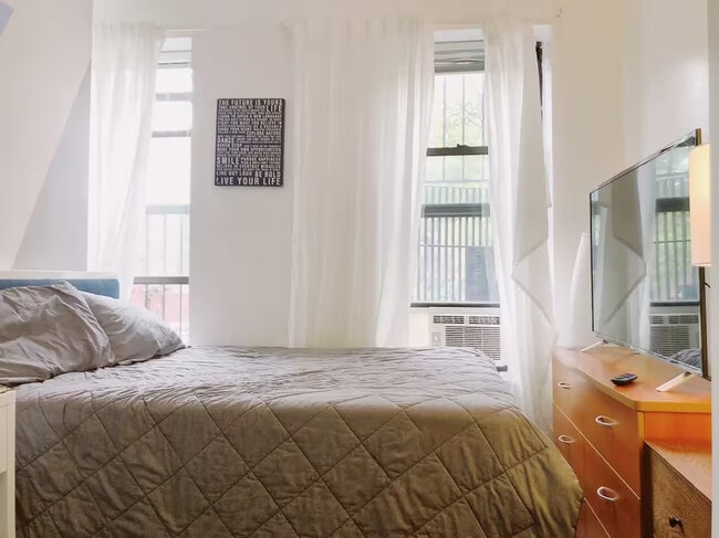 Photo - Furnished room/NOT APARTMENT Unit 2FL