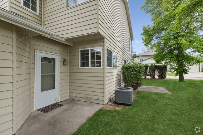 Building Photo - Spacious Townhome in North Kalispell