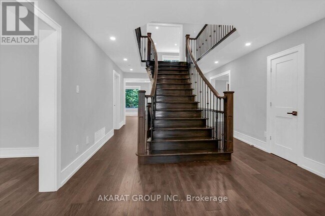 Photo - 1274 Kings College Dr