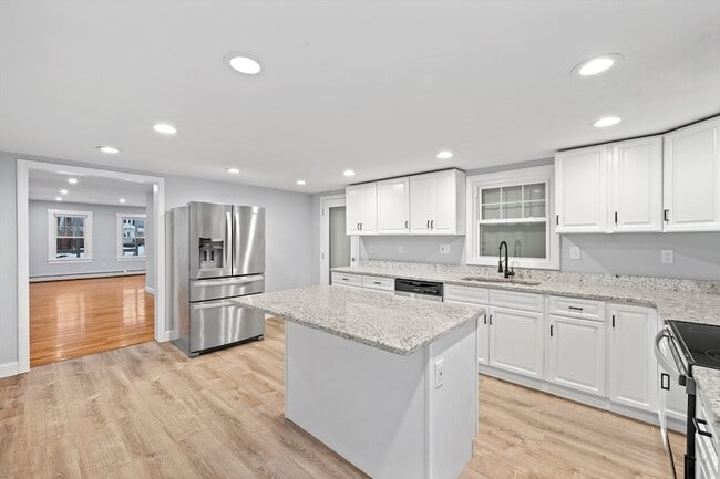 Building Photo - 656 Grove St