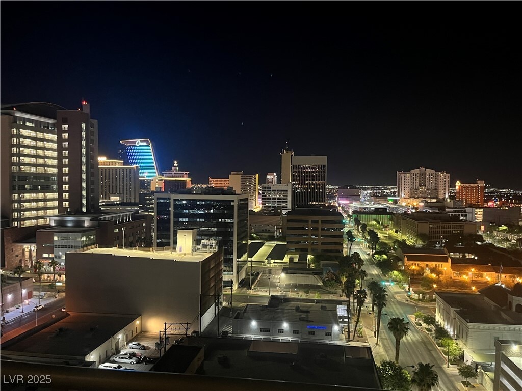 Photo - 353 E Bonneville Ave Unidad 1406